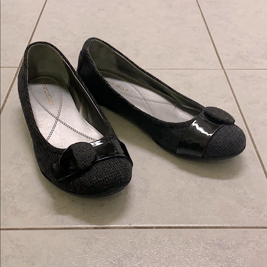 Naturalizer Elevated Button Flats